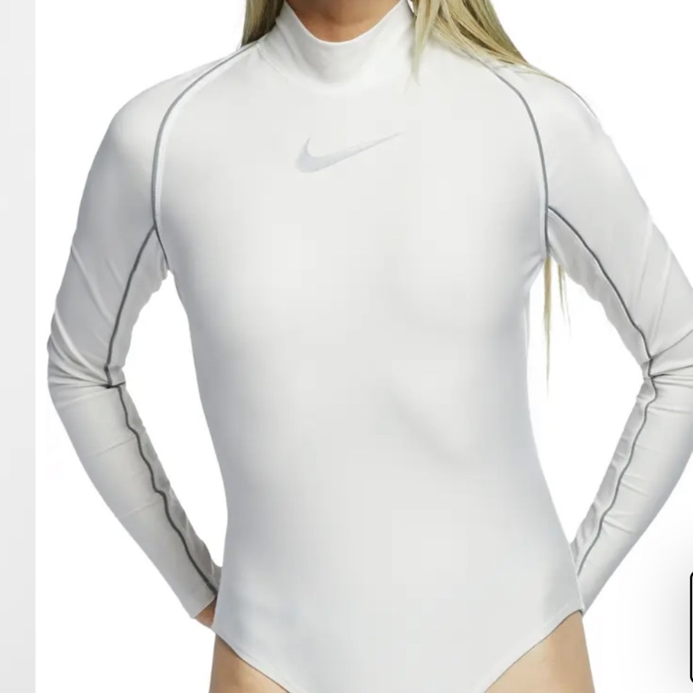 NIKE X AMBUSH NRG CA BODYSUIT
PHANTOM & GOLD FOIL